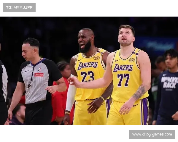 基德暗示对阵湖人仍将围绕弗拉格与浓眉领衔的首发阵容展开调整与应对 基德暗示对阵湖人仍将围绕弗拉格与浓眉领衔的首发阵容展开调整与应对